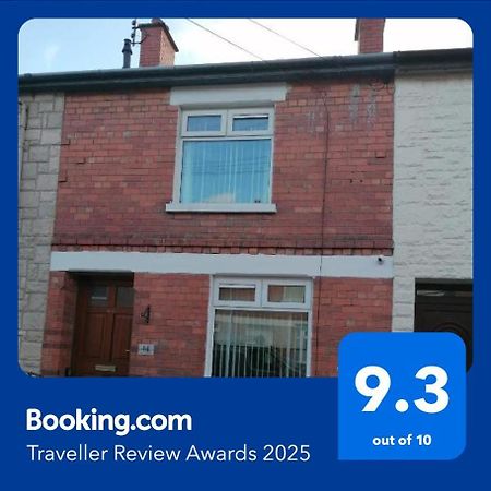 Maire Toireasa - Cosy Refurbished Property In The Gaeltacht Quarter Belfast Exterior foto