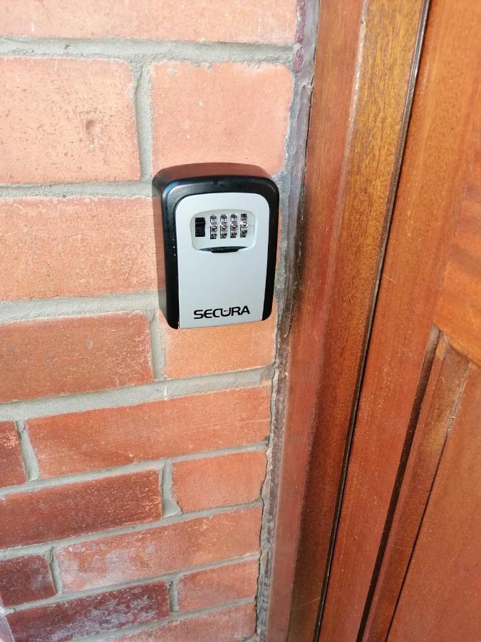 Maire Toireasa - Cosy Refurbished Property In The Gaeltacht Quarter Belfast Exterior foto