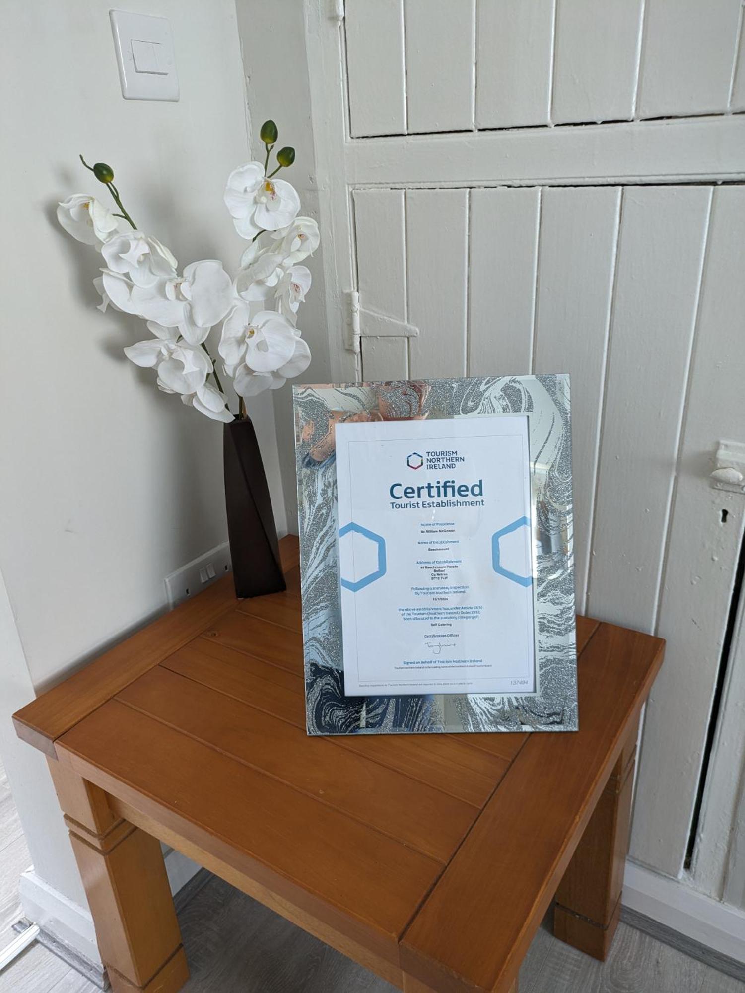Maire Toireasa - Cosy Refurbished Property In The Gaeltacht Quarter Belfast Habitación foto